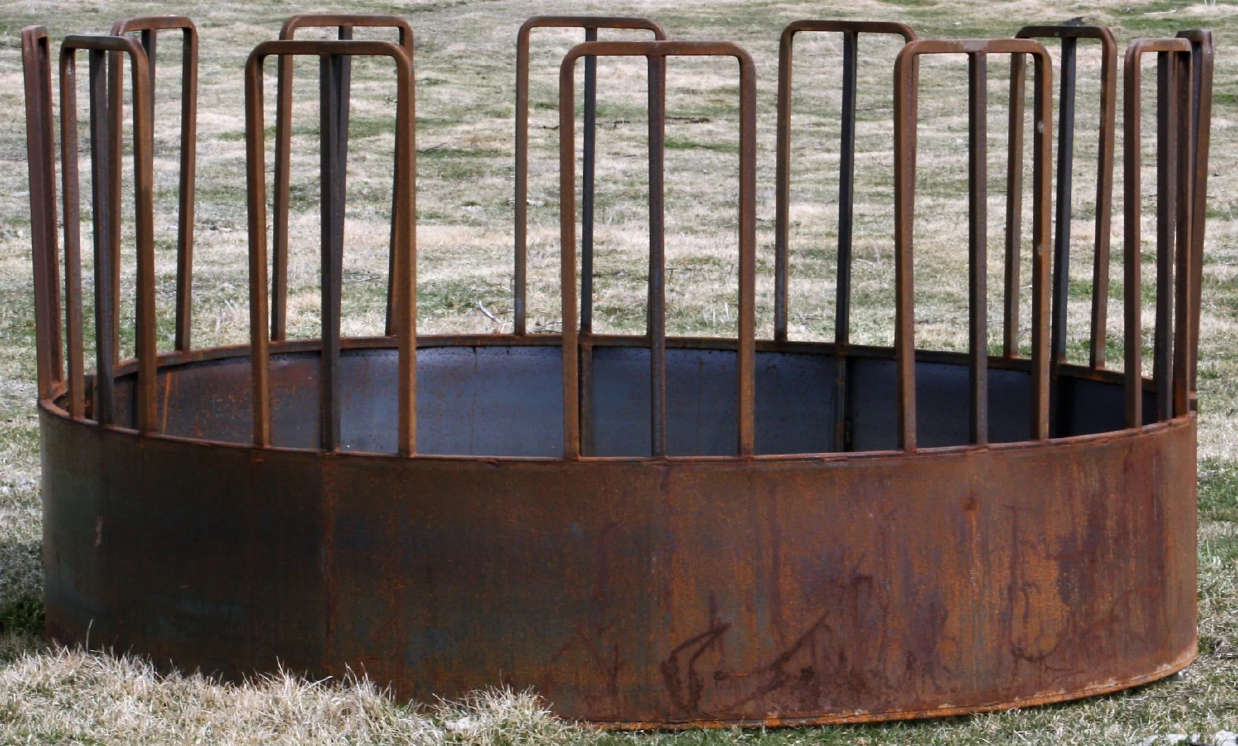 /img/realtuff/balefeeder-tombstone.jpg